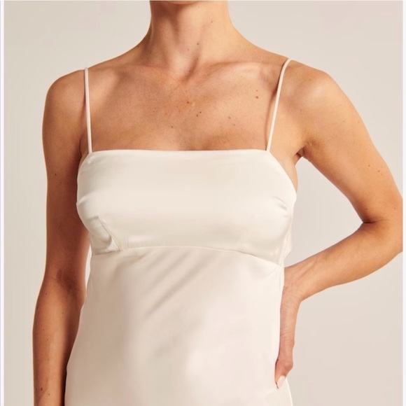 Abercrombie & Fitch best dressed guest satin cowl back maxi dress - Picture 8 of 9